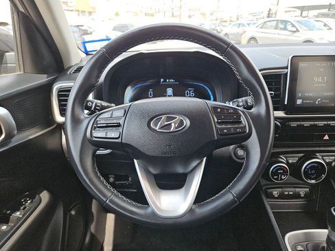 Used 2025 Hyundai Venue SEL FWD image 23