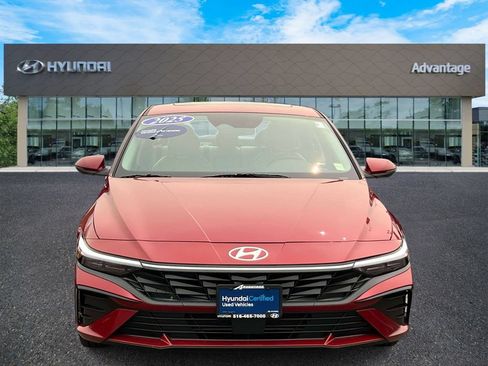 Certified 2025 Hyundai Elantra Limited FWD image 2