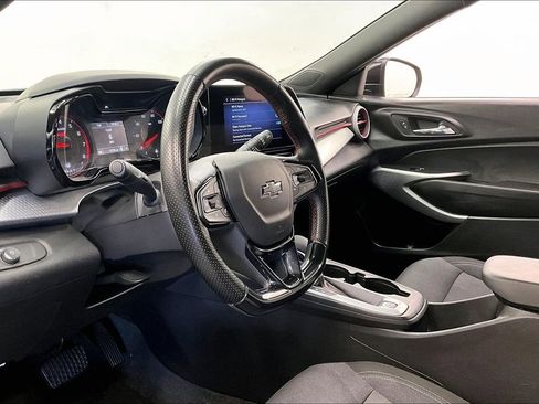 Used 2024 Chevrolet Trax RS FWD image 13
