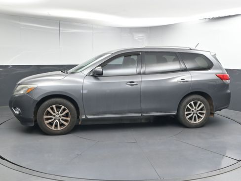 Used 2015 Nissan Pathfinder SV image 5