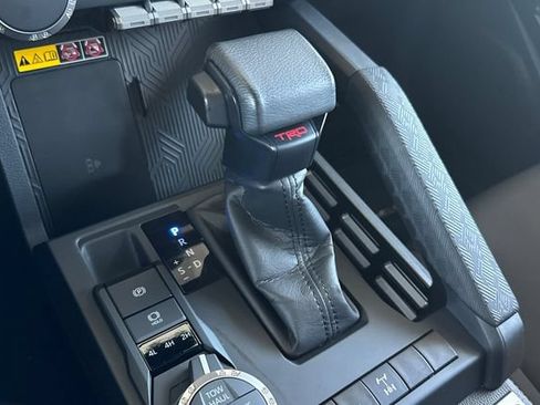 Used 2025 Toyota Tacoma TRD Off-Road w/ TRD Off Road Upgrade Package AWD/4WD image 19