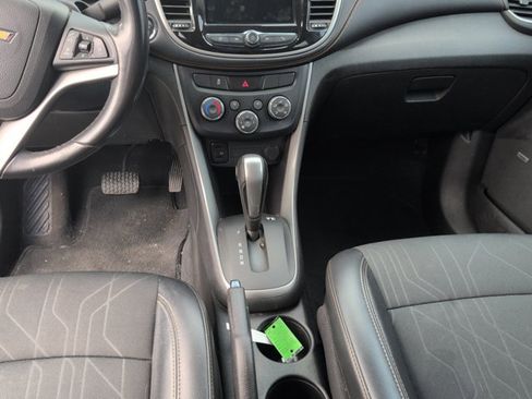 Used 2019 Chevrolet Trax LT w/ Sun & Sound Package image 11