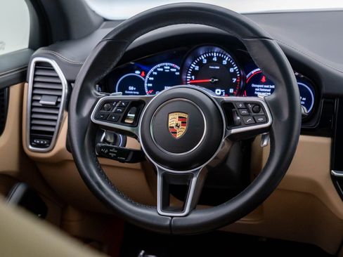 Certified 2023 Porsche Cayenne Platinum Edition image 12