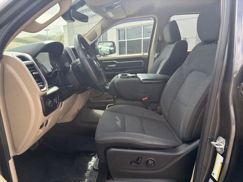 Used 2020 RAM 1500 4x4 Crew Cab image 17
