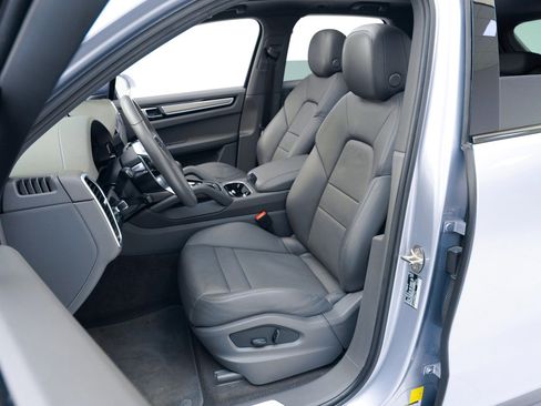 Used 2022 Porsche Cayenne image 5