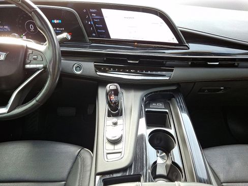 Certified 2024 Cadillac Escalade Sport w/ LPO, ONYX Package image 19