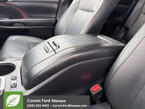 Used 2017 Toyota Highlander Limited image 22