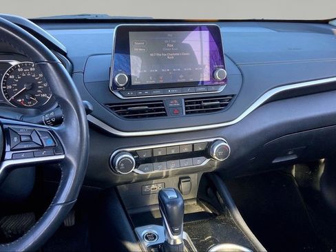 Used 2021 Nissan Altima 2.5 SV w/ SV Premium Package image 9