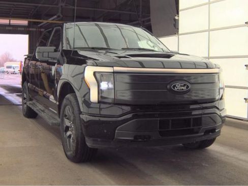 Used 2025 Ford F150 Lightning Lariat image 4