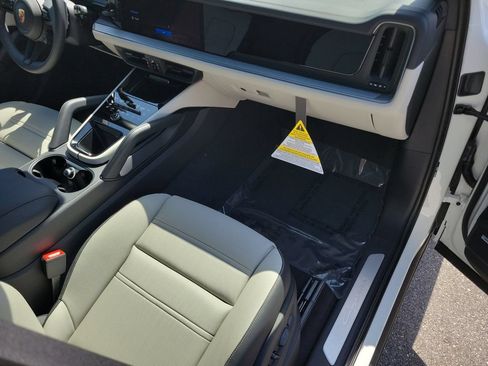 New 2026 Porsche Cayenne Coupe AWD/4WD image 19