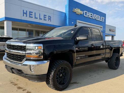 Used 2017 Chevrolet Silverado 1500 LT w/ All Star Edition AWD/4WD image 3