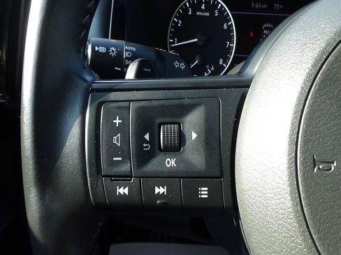 Used 2025 Nissan Pathfinder SV FWD image 20