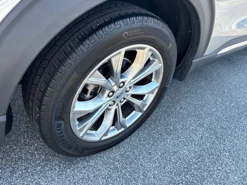 Used 2023 Ford Explorer XLT w/ Equipment Group 202A RWD image 15