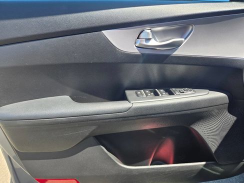 Used 2023 Kia Forte LXS FWD image 15