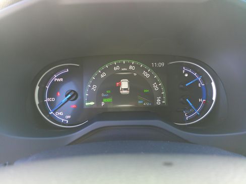 Used 2025 Toyota RAV4 XLE image 21