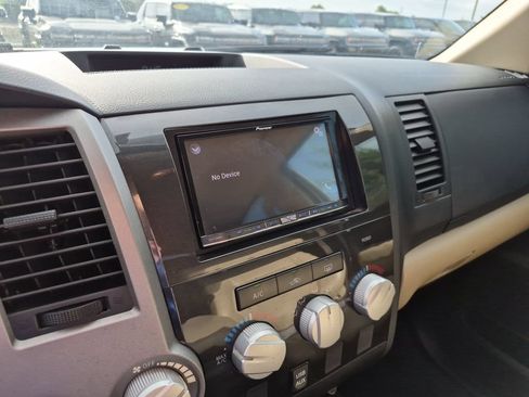 Used 2012 Toyota Tundra 4x4 CrewMax w/ SR5 Pkg image 28