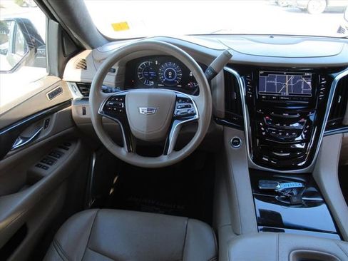 Used 2020 Cadillac Escalade Platinum image 12