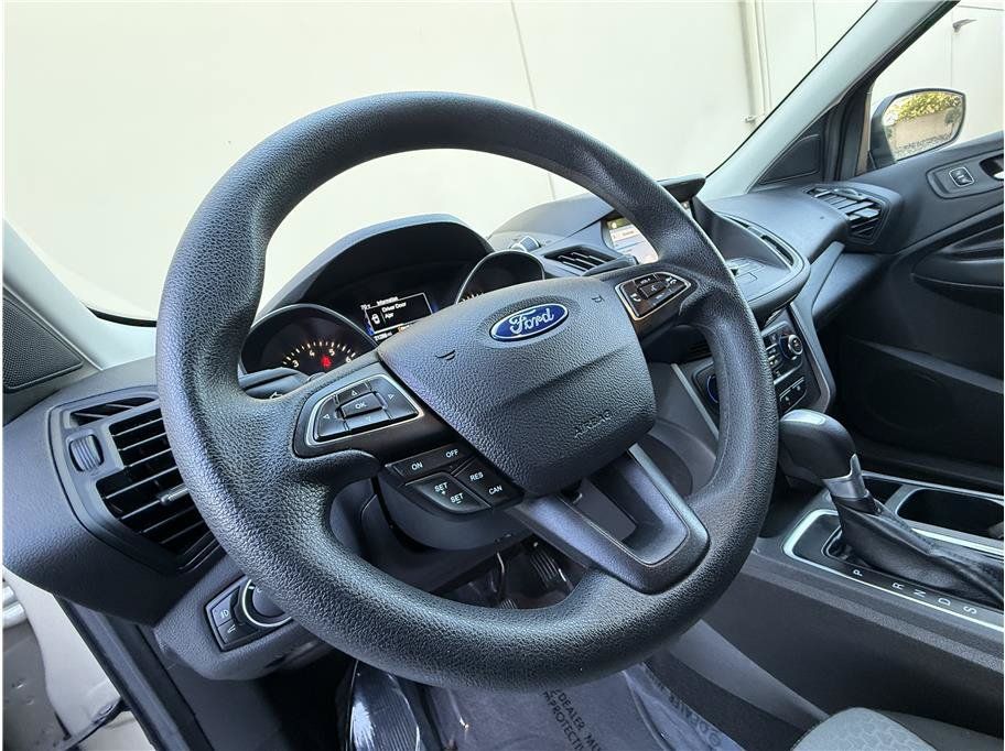 Used 2017 Ford Escape SE w/ Equipment Group 201A AWD/4WD image 12