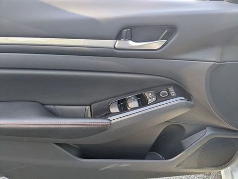 Used 2025 Nissan Altima 2.5 SR image 14