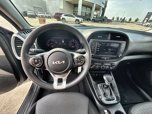 Used 2022 Kia Soul LX FWD image 13
