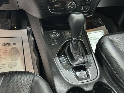 Used 2021 Jeep Cherokee Limited AWD/4WD image 13