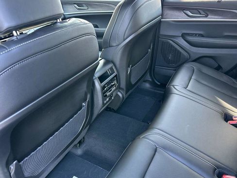 New 2025 Jeep Grand Cherokee Limited w/ Luxury Tech Group II image 12