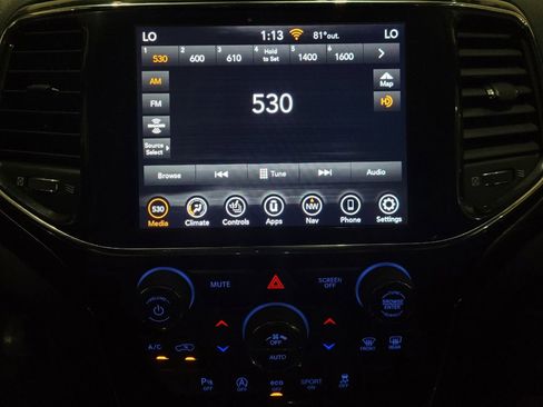 Used 2022 Jeep Grand Cherokee Laredo X AWD/4WD image 25