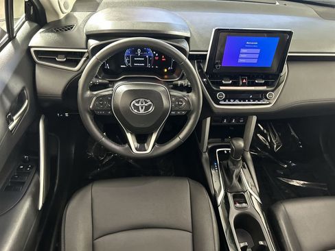 Used 2025 Toyota Corolla Cross XLE w/ Convenience Package FWD image 22