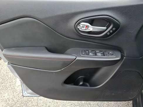 Certified 2022 Jeep Cherokee Trailhawk w/ Premium Leather Package image 14