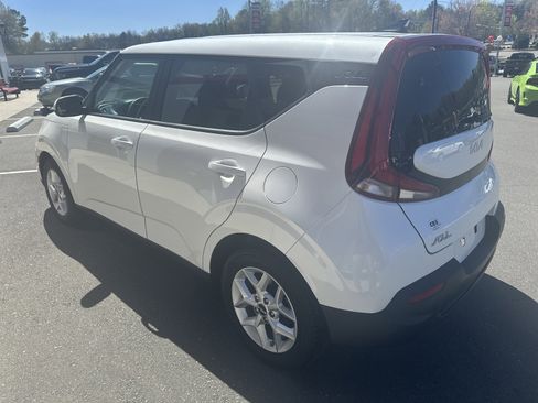 Used 2022 Kia Soul LX w/ Technology Package image 6