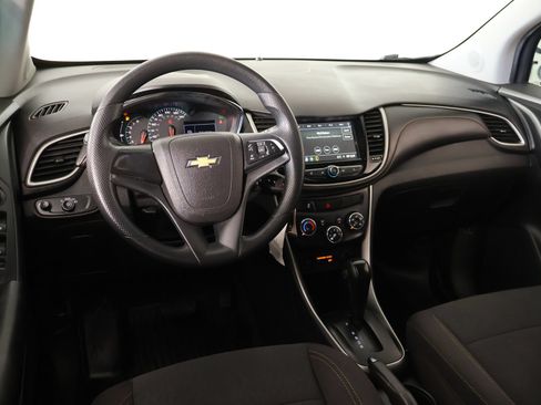 Used 2019 Chevrolet Trax LS AWD/4WD image 2