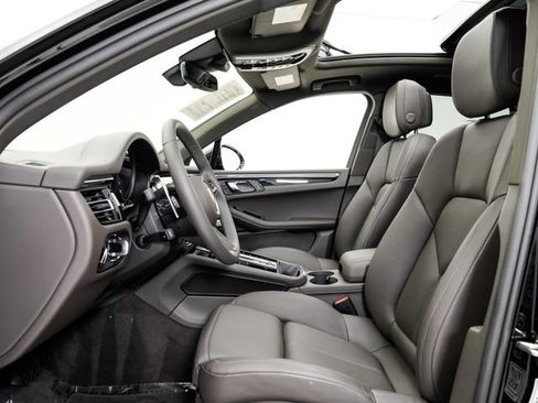Certified 2026 Porsche Macan AWD/4WD image 6