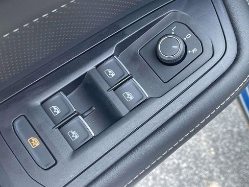 Used 2025 Volkswagen Atlas Cross Sport SE image 16