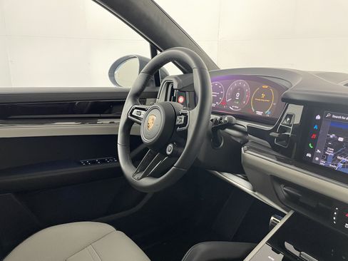 Used 2025 Porsche Cayenne S AWD/4WD image 12
