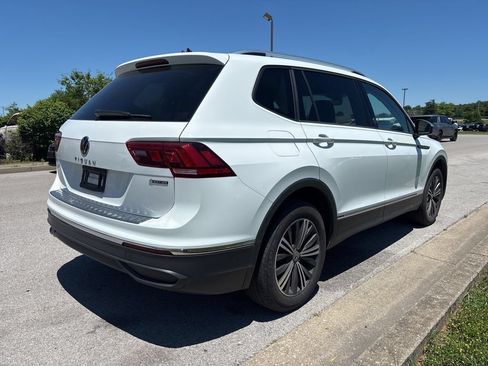 Used 2024 Volkswagen Tiguan SE AWD/4WD image 3