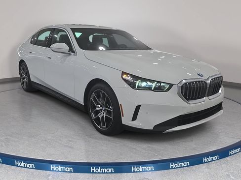 Certified 2025 BMW i5 eDrive40i w/ Premium Package RWD image 3