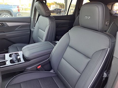 New 2026 Buick Enclave Sport Touring image 5