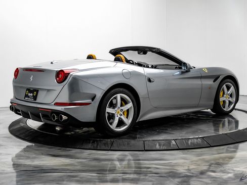 Used 2016 Ferrari California T image 15