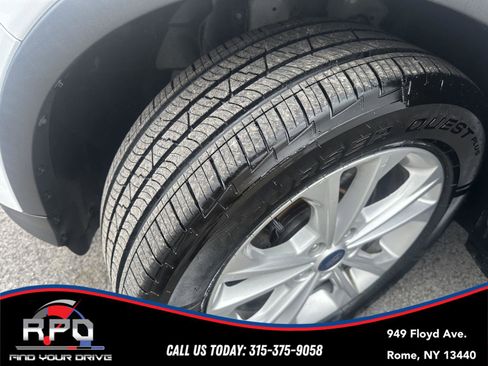 Used 2018 Ford Escape SE w/ SE Sync 3 Package AWD/4WD image 11