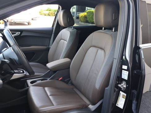 Used 2024 Audi Q4 e-tron Premium Plus image 2