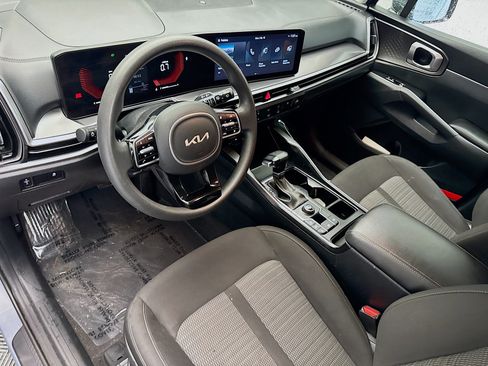 Used 2025 Kia Sorento LX FWD image 7