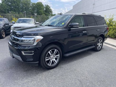 Used 2024 Ford Expedition Limited AWD/4WD image 3