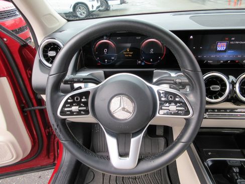 Used 2022 Mercedes-Benz GLB 250 4MATIC image 41