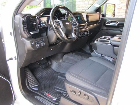 Used 2024 Chevrolet Silverado 2500 LT AWD/4WD image 13