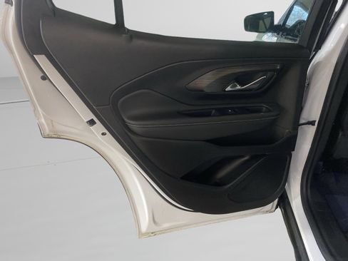 Used 2024 GMC Terrain SLT image 10