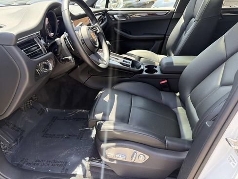 Used 2024 Porsche Macan AWD/4WD image 17