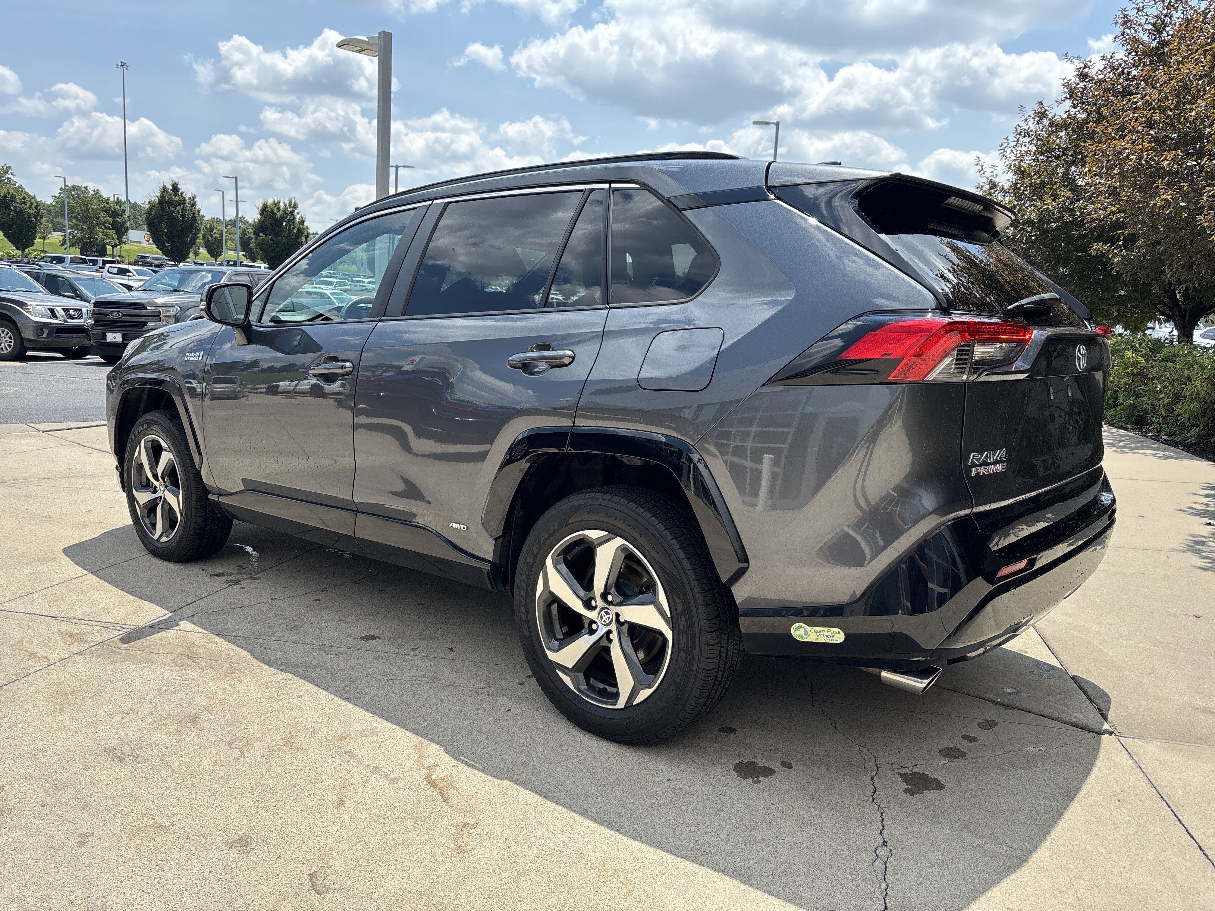 Used 2022 Toyota RAV4 SE w/ Weather & Moonroof Package AWD/4WD image 7