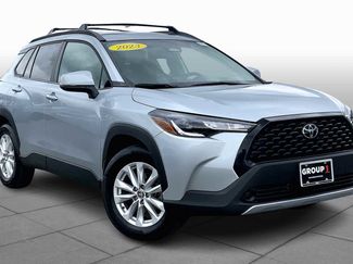 Used 2023 Toyota Corolla Cross LE w/ Moonroof Package AWD/4WD video 2