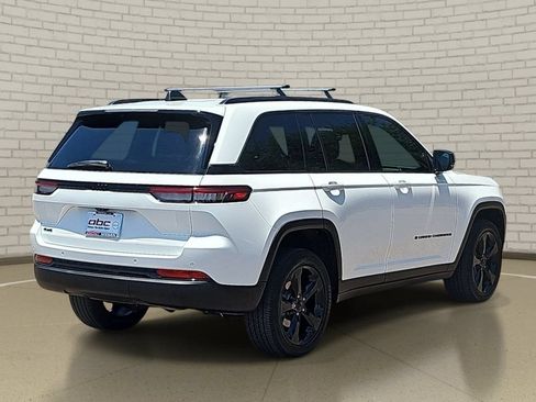 Used 2023 Jeep Grand Cherokee Altitude AWD/4WD image 5