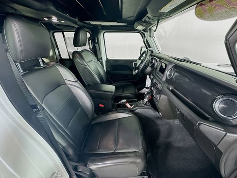 Used 2021 Jeep Wrangler Unlimited Sahara image 37